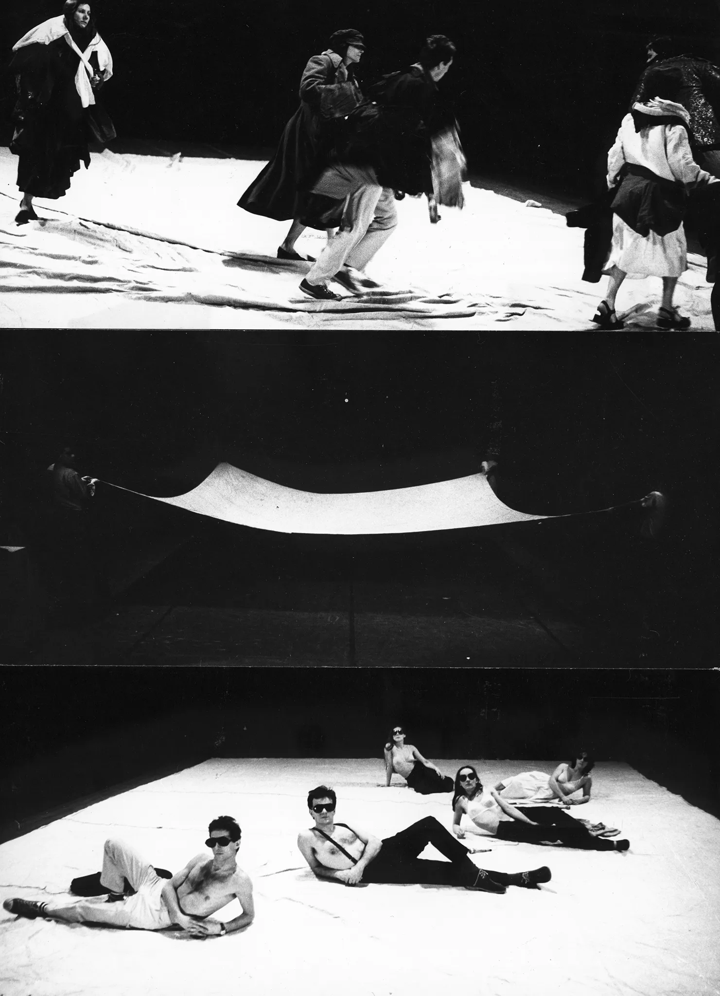 Trzy osobne zdjęcia jedno pod drugim. Zdjęcie na górze przedstawia grupę aktorów i aktorek wyglądających, jakby mieli na sobie zbyt dużo ubrań. Energie biegają. Zdjęcie w środku przedstawia grupę aktorów i aktorek unoszących nad sceną wielką białą płachtę. Zdjęcie na dole przedstawia dwóch aktorów i trzy aktorki pozujące do zdjęcia. Każdy leży na białej płachcie i ma na sobie czarne okulary przeciwsłoneczne.